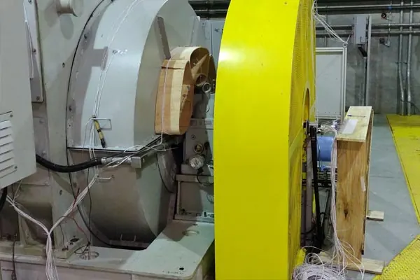 Equipamento de unidade geradora em manutenção